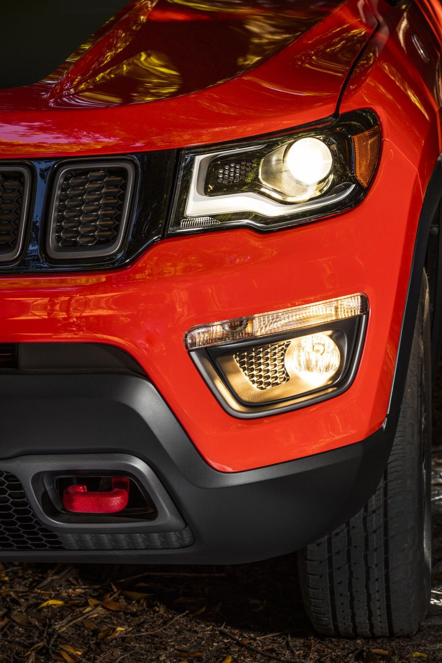 Детали экстерьера Jeep Compass Trailhawk 2017 года  (NA) (фото 27 из 51)